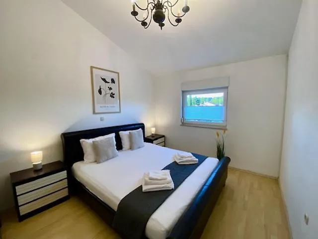 Two Bedroom Top Floor Pula Apartment With Balcony 0*,
